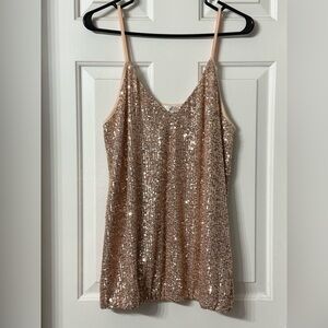 VENUS Shimmering Sequin Top in Gold